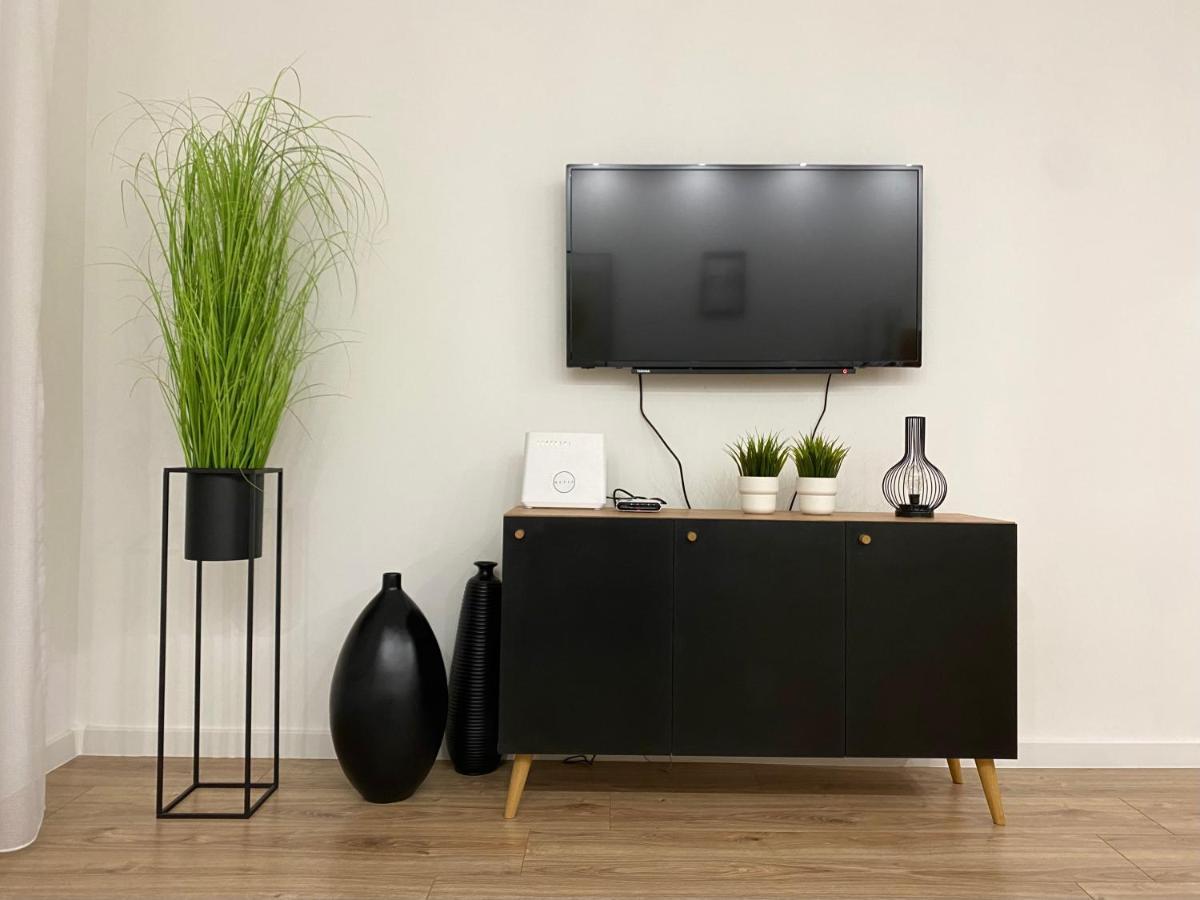 Nowoczesny Apartament W Dzierzoniowie - Parter - Balkon - Pokoj + Sypialnia Kültér fotó